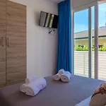 White & Aparthotel Avola
