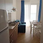 Aparthotel White & 4*