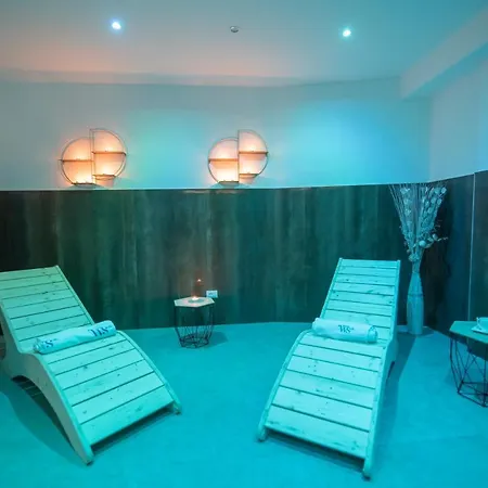 White & Apartmanhotel Avola