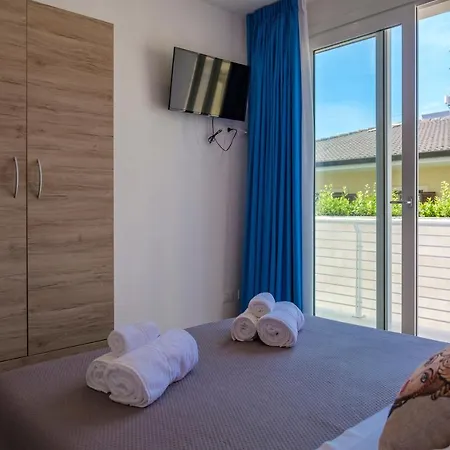 White & Apart-hotel Avola