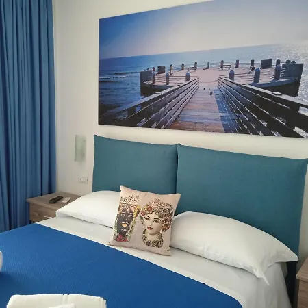 Aparthotel White & *