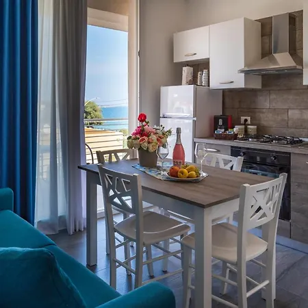 White & Aparthotel Avola