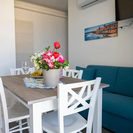 White & Aparthotel Avola