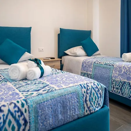 White & Aparthotel Avola