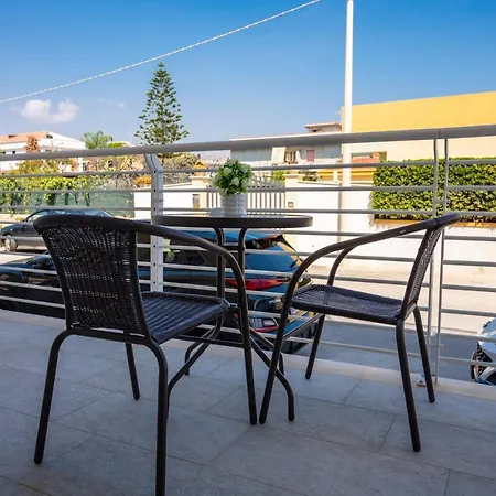 White & Aparthotel Avola
