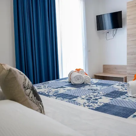 White & Aparthotel Avola