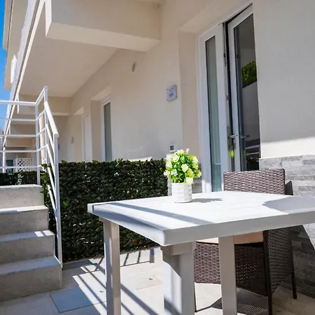 Aparthotel White & Avola