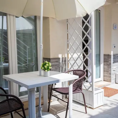 Aparthotel White &
