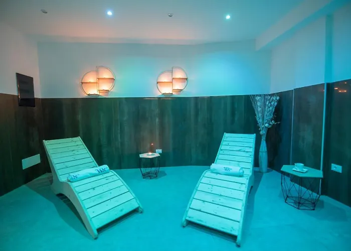 White & Apartmanhotel Avola