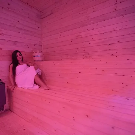 Апарт-отель White & 4*