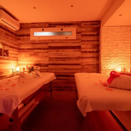 White & Aparthotel