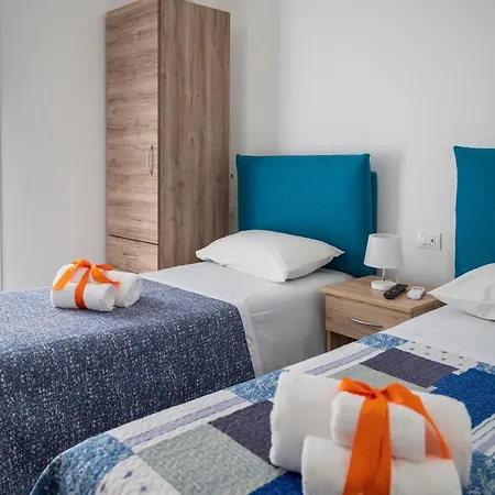 White & Aparthotel