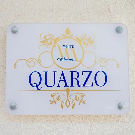 Aparthotel White & *